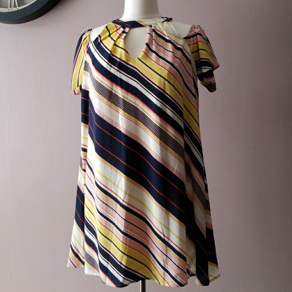 Lily Rose cold shoulder dress (M)